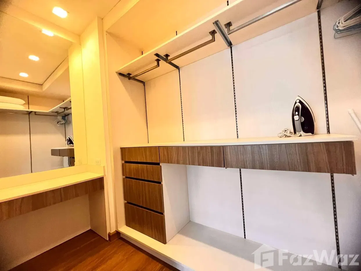 picture 3 bedroom townhouse located in Laguna area. - 12/23