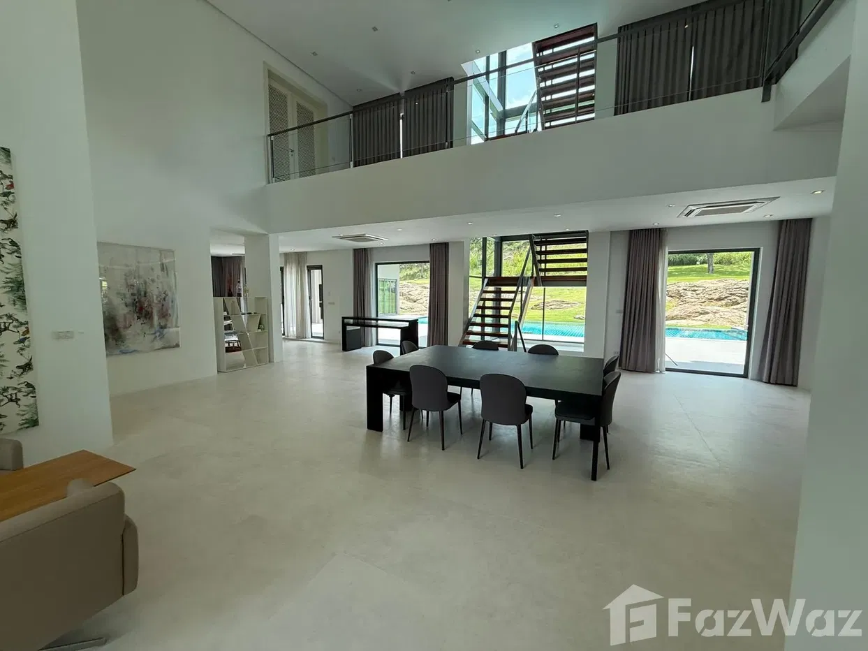 picture Exceptional 4-Storey Villa at Black Mountain Golf Resort - 33/83