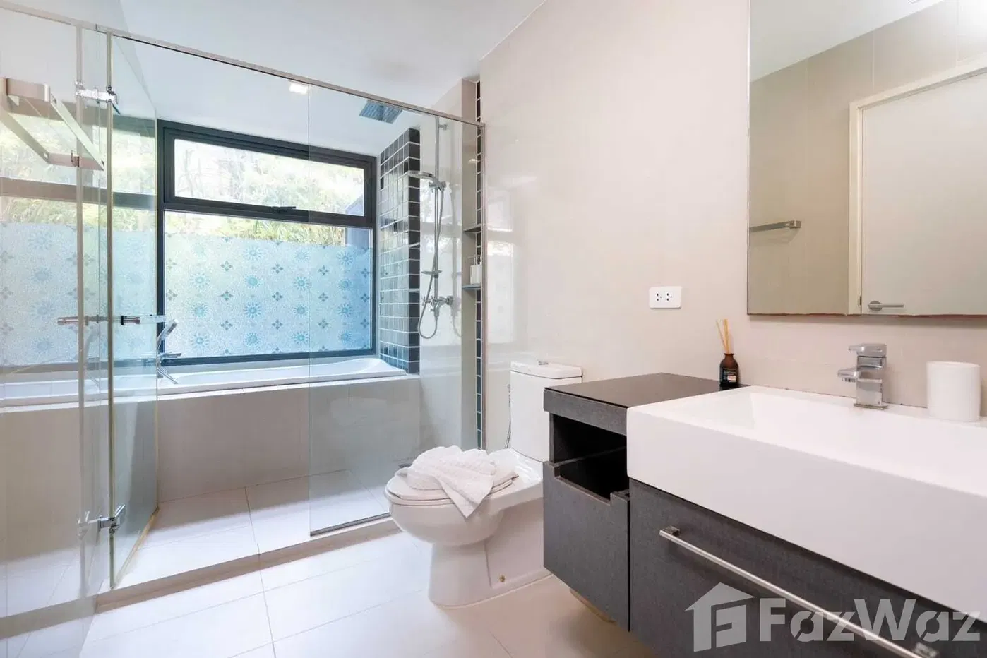 picture Foreign freehold1 bedroom condo for Sale at the Deck - 12/17