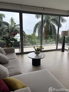 3 bedroom condo with pool/sea view