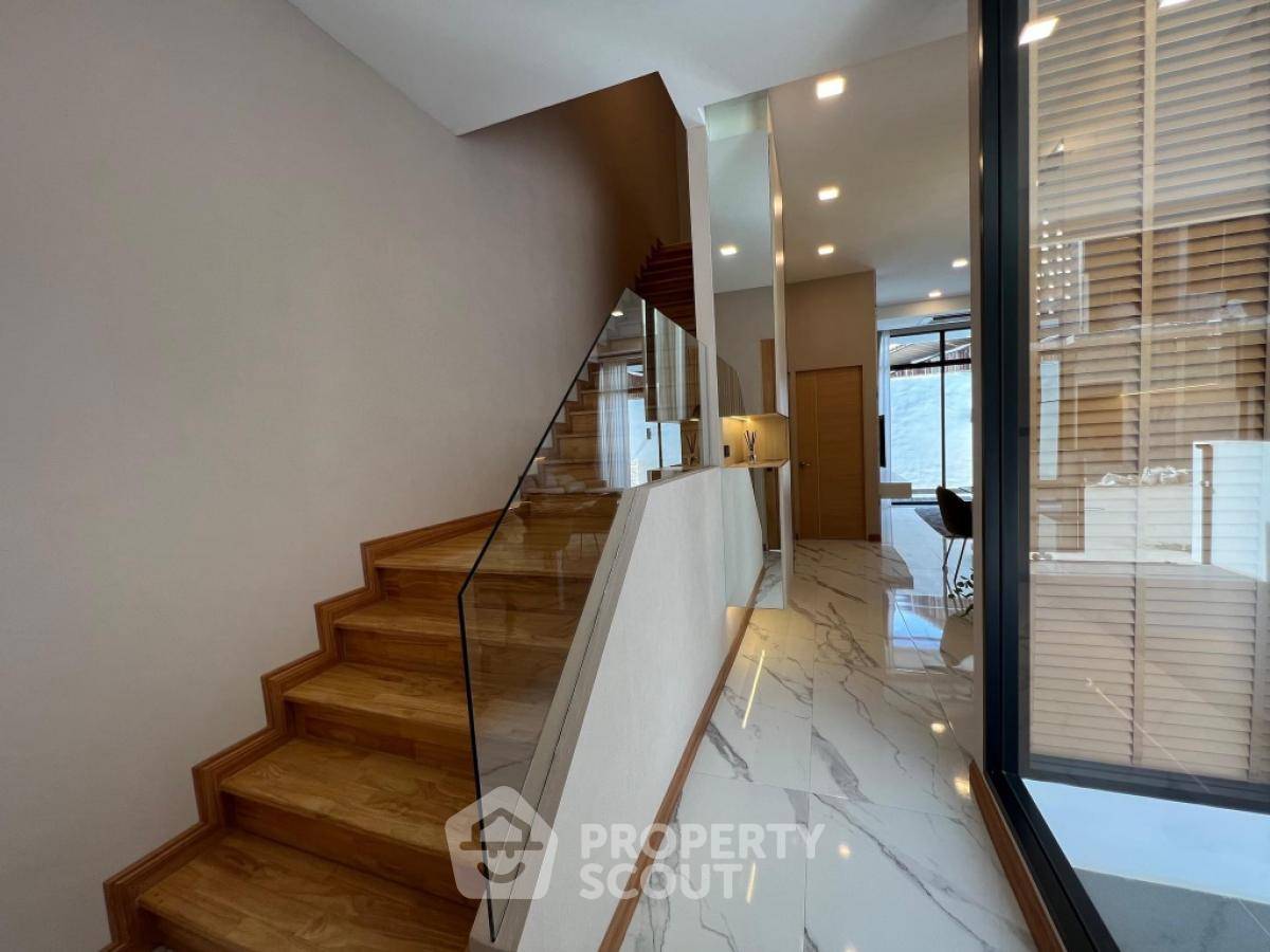 picture 4-BR Townhouse close to Central Pattaya (ID 1855480) - 2/11