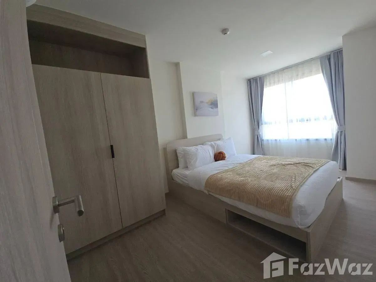 picture beautiful 2 bedrooms freehold with open view top floor - 7/8