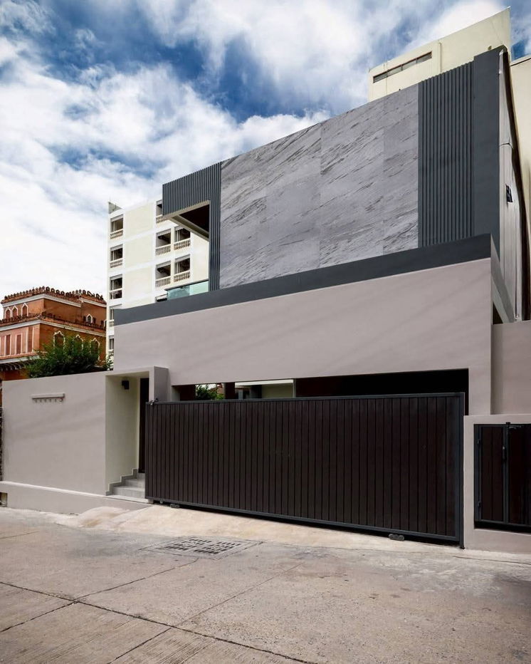 picture Newly built 2-storey pool villa for sale in the heart of South Pattaya. - 1/18