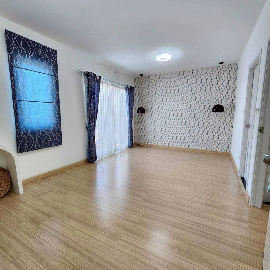 picture Townhouse for rent, 2 floors, The Connect Village 12a, King Kaew 37, front of house next to garden (N.1817) - 4/9