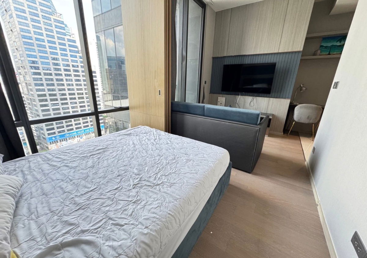 picture Ashton                    Silom - 15/15