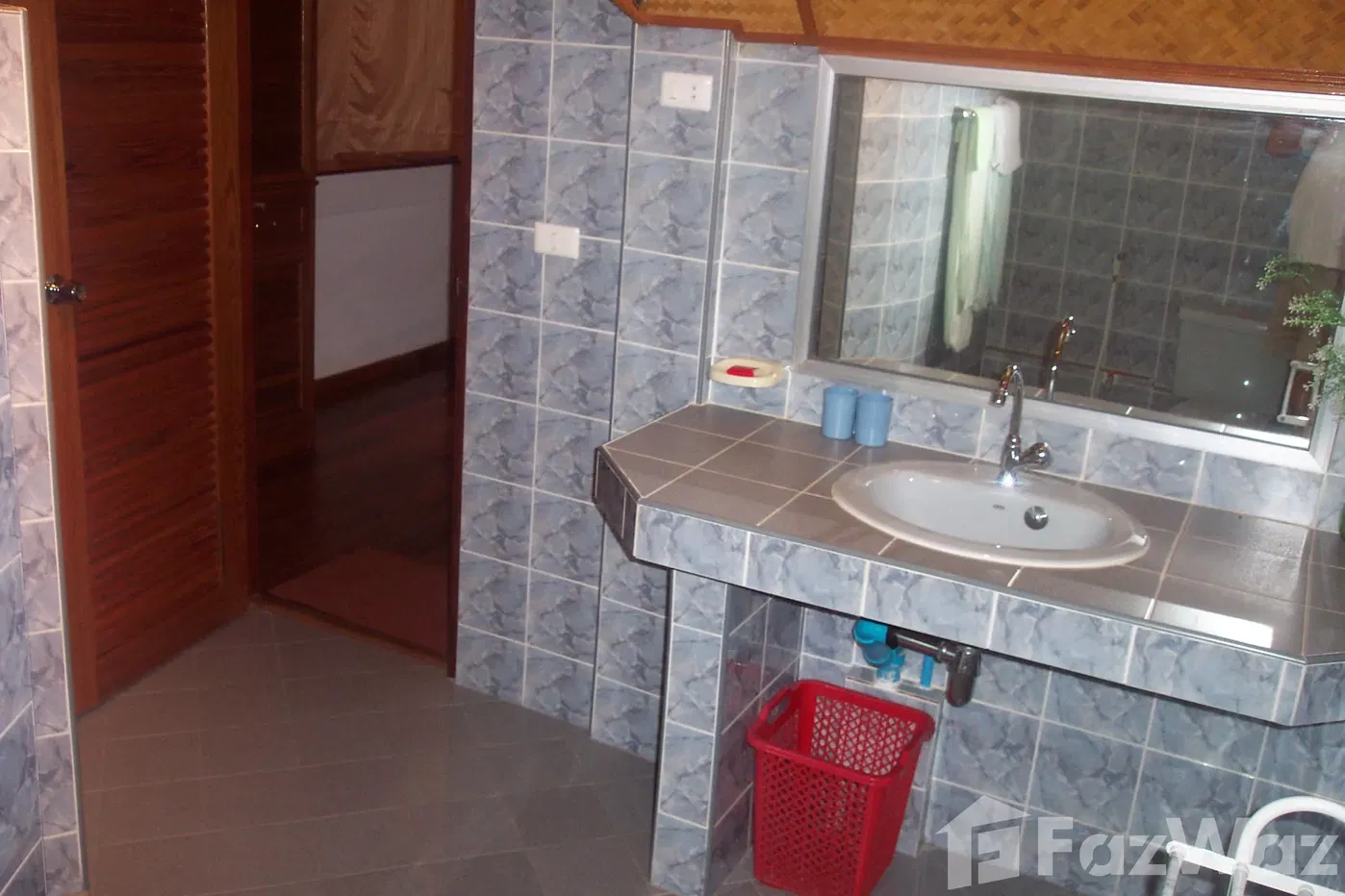 picture Sea View Villa with Renovation Potential - 9/17