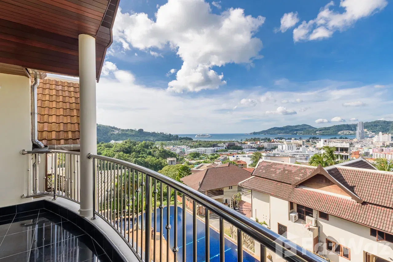 picture Stunning seaview townhouse with shared pool and garden. - 19/30
