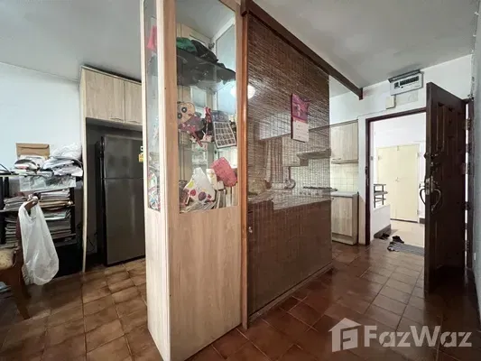 picture Sukhumvit condo near BTS Nana, city view, fully occupied. - 17/56