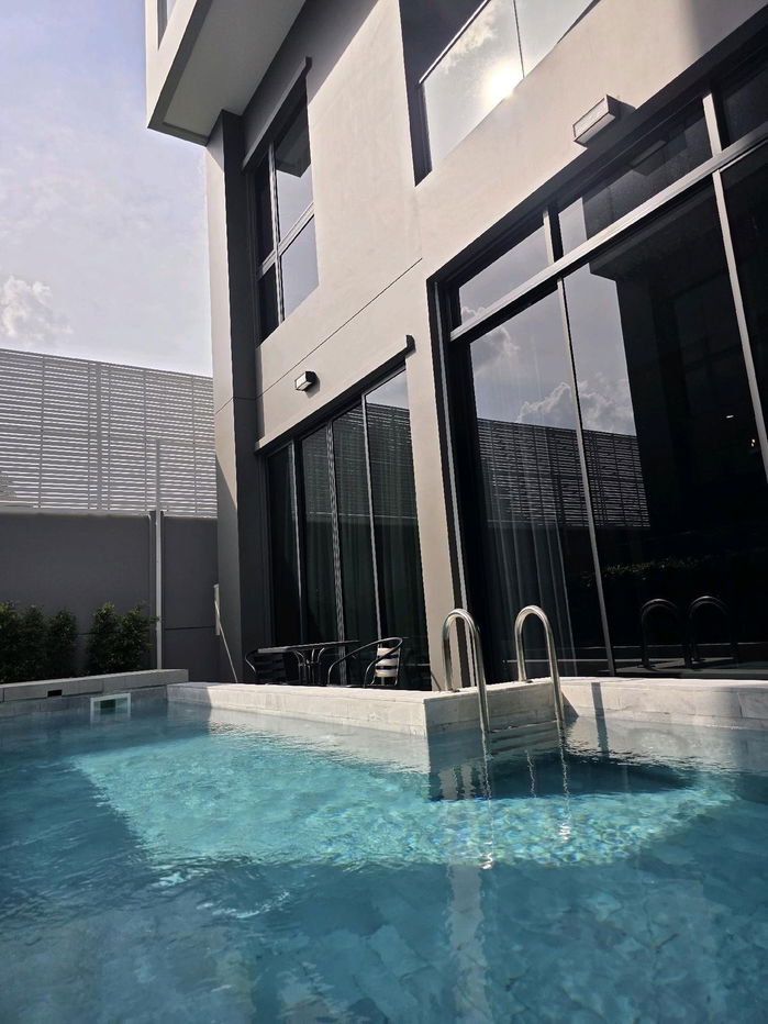 picture For Rent: 3-Storey Detached Private Pool Villa, Super Luxury Level, in the Liab Duan–Ramintra Area. - 3/31