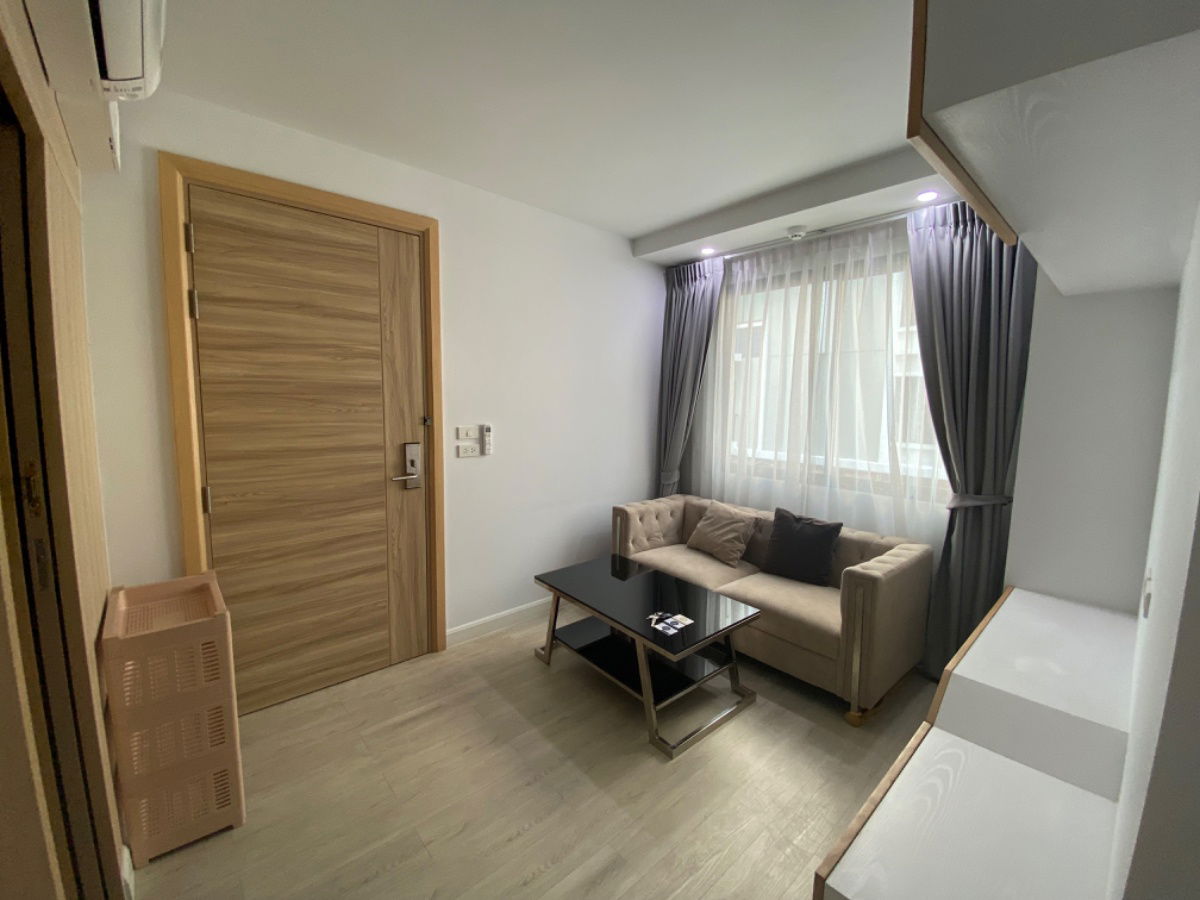 รูป Vcondo Salaya ห้องริมมีหน้าต่างห้องนั่งเล่น🪟 เครื่องใช้ไฟฟ้าครบ มีเครื่องซักผ้า เจ้าของห้องดูแลเองค่ะ 🪴🧺  Ig: Vcondorental - รูปที่ 2/19