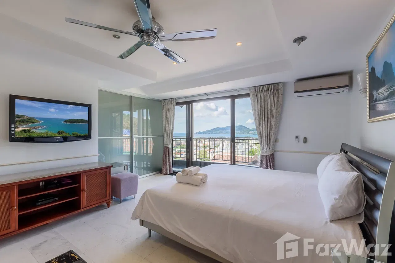 picture Stunning seaview townhouse with shared pool and garden. - 13/30