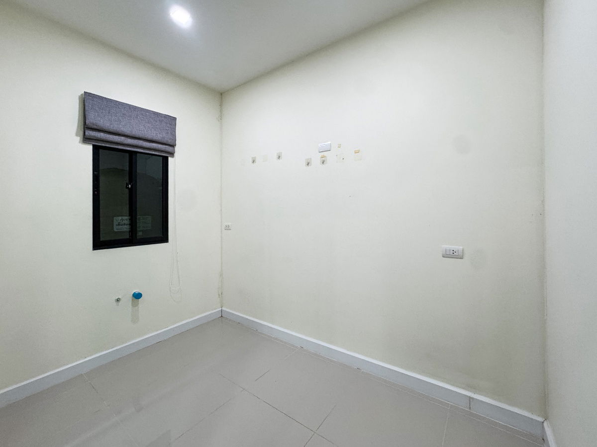 picture Patio Watcharapol-Ramintra Townhome (19.3 sq wah) 4 bedrooms, 3 bathrooms, near Watcharapol Intersection - 10/36