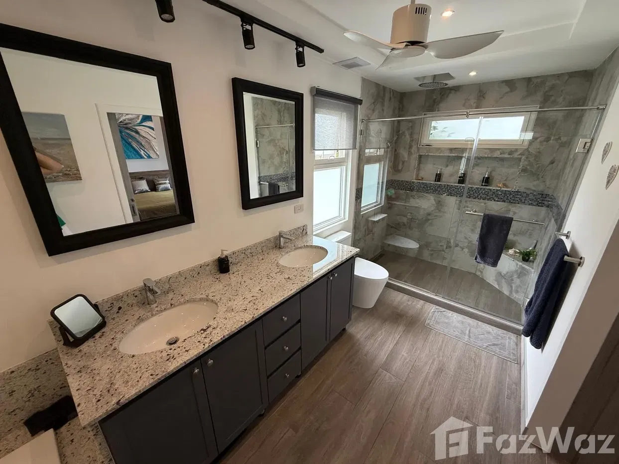 picture Spacious 3 bed 2 bath Home with Scenic Views and Privacy - 37/50