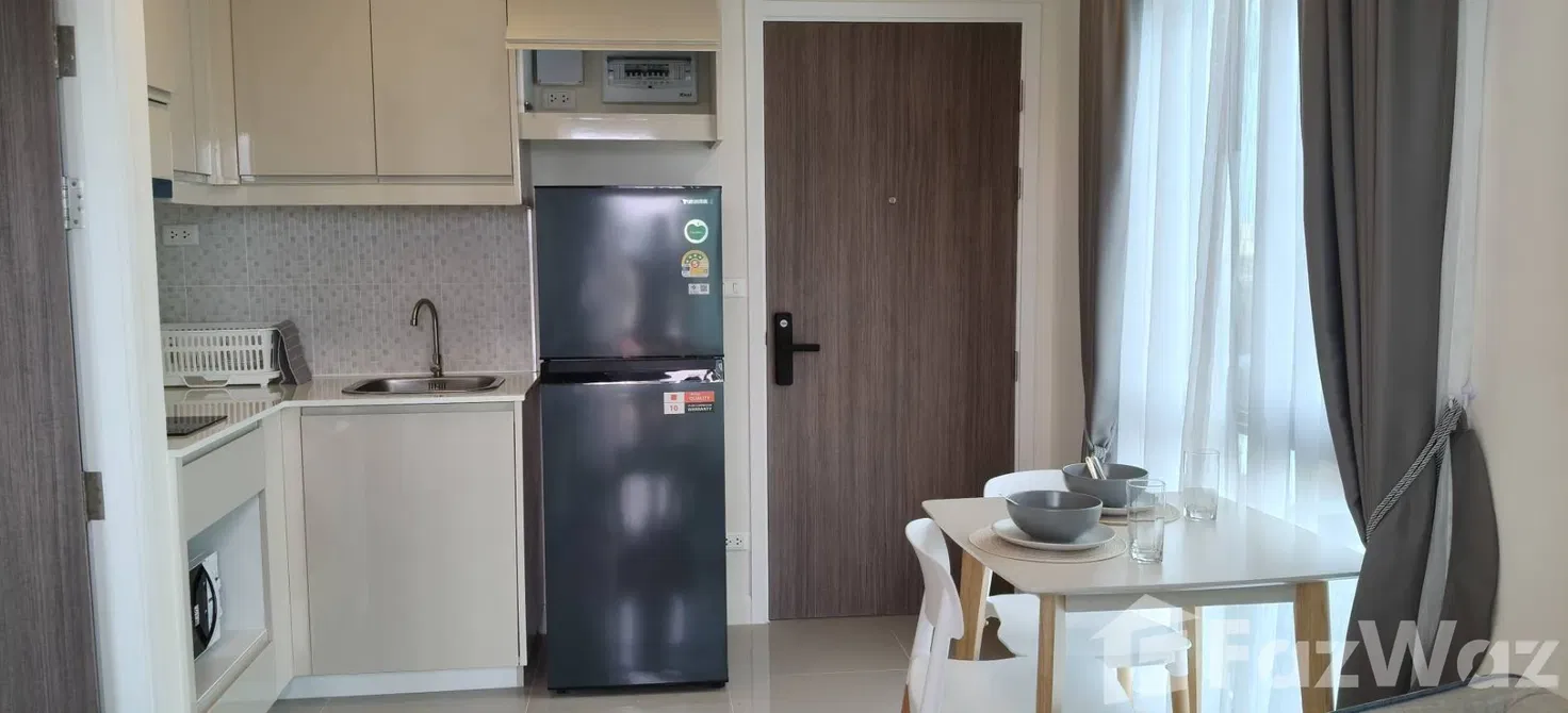 picture Fully furnished top floor condo with great city view - 4/10