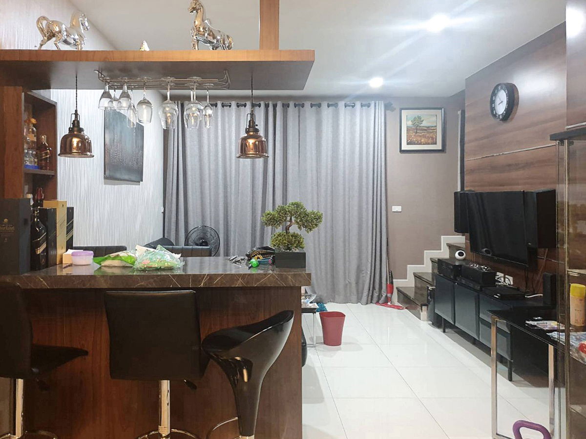 picture Rare Corner Unit in a Quiet Cul-de-Sac!  3-Storey Townhome at Bless Town Srinakarin-Namdang Land size: 19.38 sq.wah | Only 10 mins to Mega Bangna! - 4/10