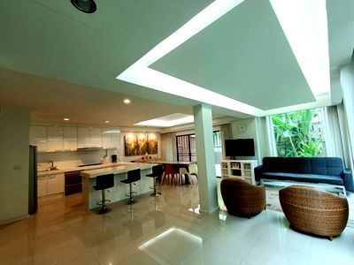 ทาวน์โฮม อาคารทรู ทาวเวอร์ 2 : Noble Cube Pattanakarn : โนเบิล คิวบ์ พัฒนาการ