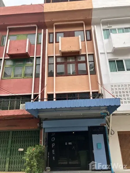 picture 3 Bedroom Townhouse for rent in Lat Yao, Bangkok  1007968 - 2/14