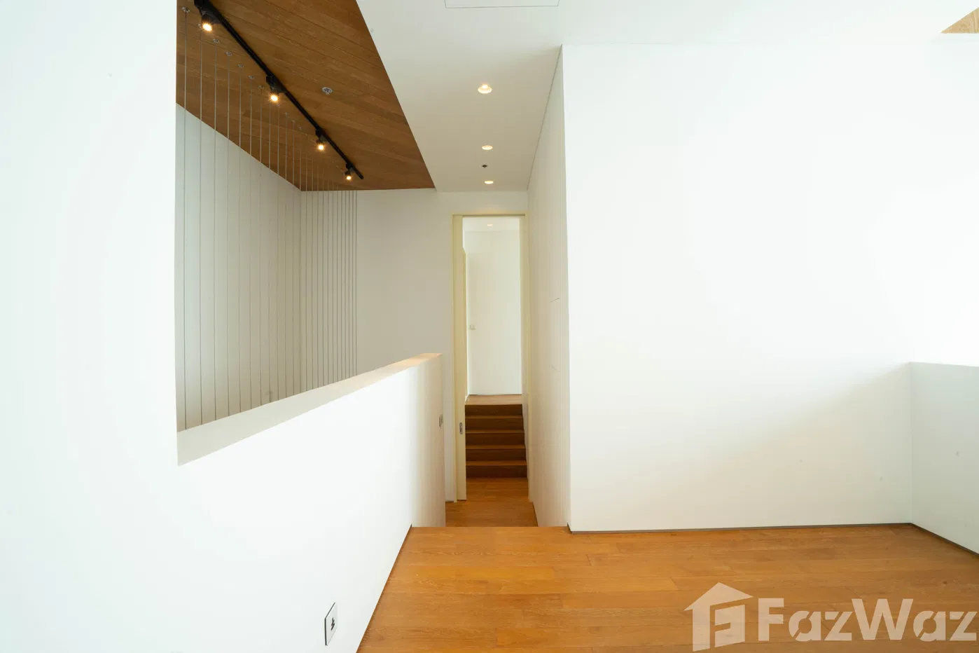 picture Amazing Pet Friendly Duplex For Sale - 20/35