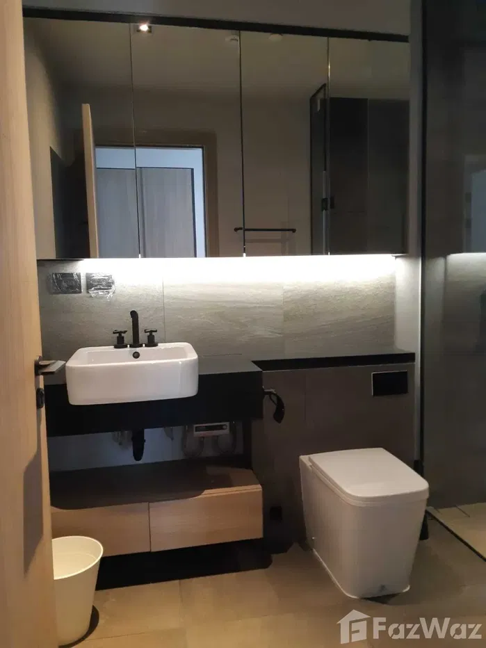picture 2 bedroom corner unit and unblock view - 9/10