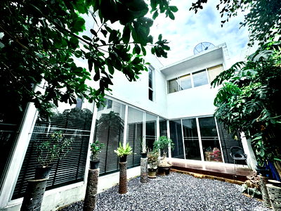 Houses for sale Bangkok-Chon Buri Motorway : House for Sale: Courtyard Villa Rama 9 – Outer Ring Road