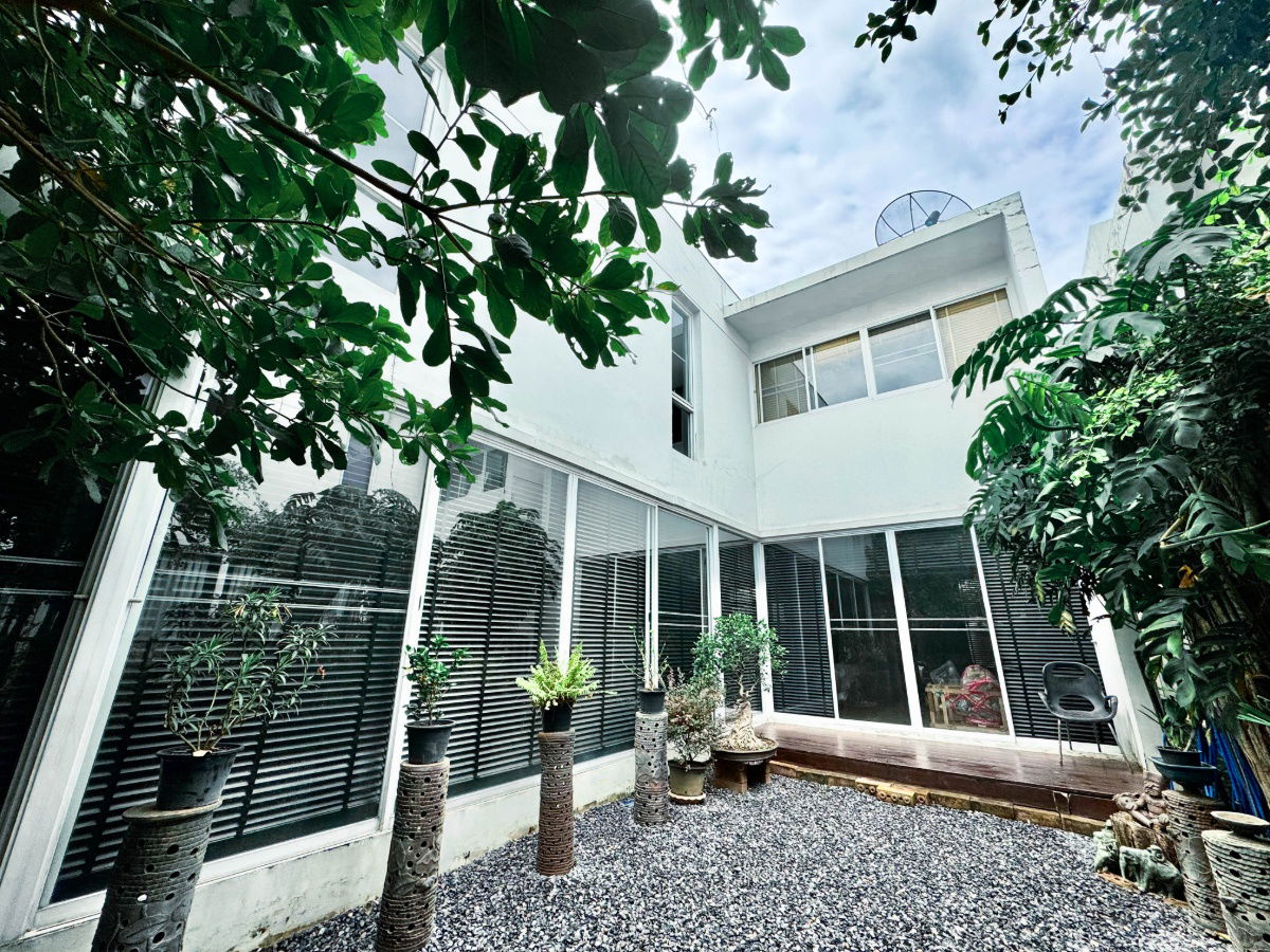 รูป ขายบ้านเดี่ยว Courtyard Villa พระราม 9 – วงแหวน สภาพดีเยี่ยม พร้อมเข้าอยู่ทันที - รูปที่ 1/19