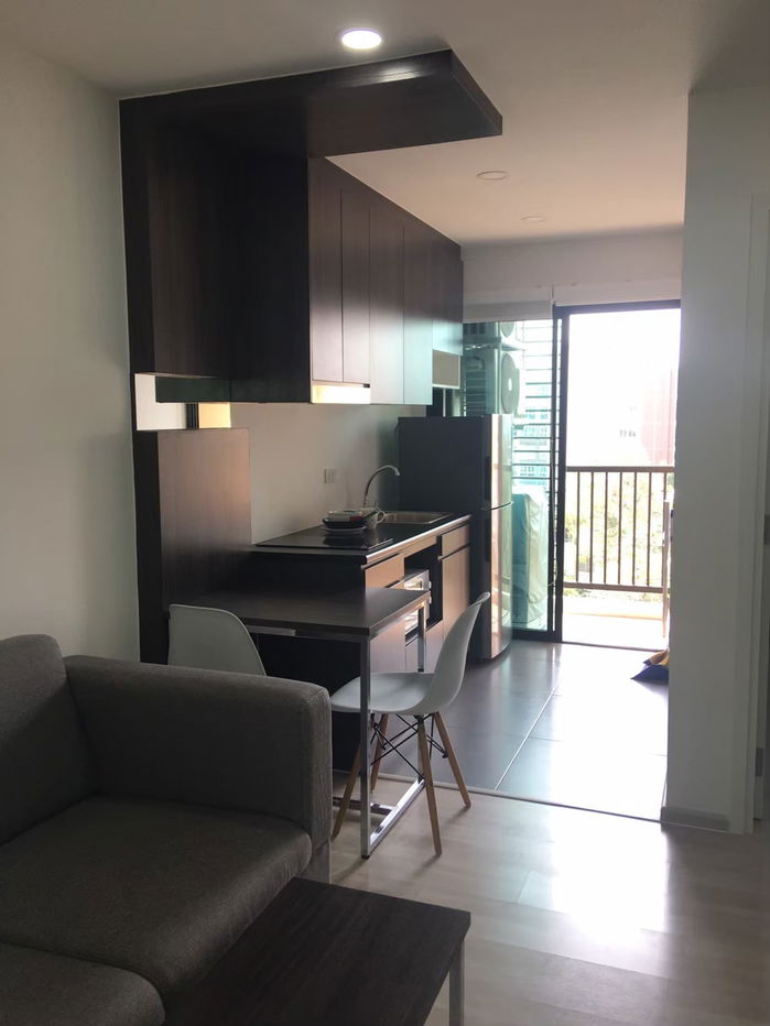 picture Condo for rent: "D-Mark Condo@Sutthisan", Price: 11,000 baht/month. For more information, please contact 089-4282491, or add us on Line at @rghome4u. - 6/10