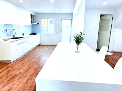 Houses for rent Boromarajonani College Of Nursing Bamrasnaradura : Mansion house for rent 2 Storeys 3bed 2bath 5a/c complete with furniture parking for 4cars entering