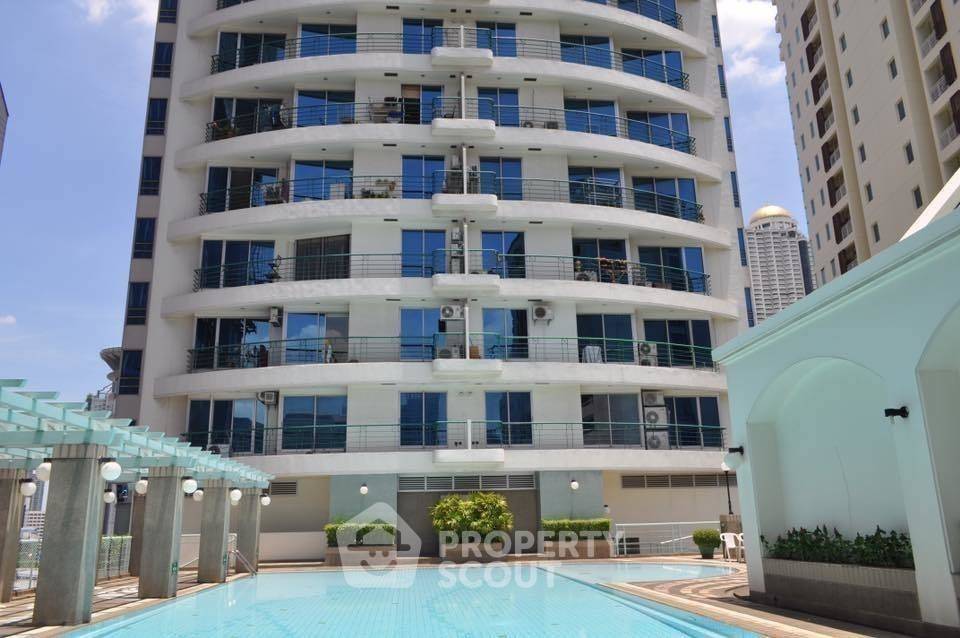 picture 2-BR Condo at Sathorn House Condominium near BTS Surasak (ID 333348) - 12/18