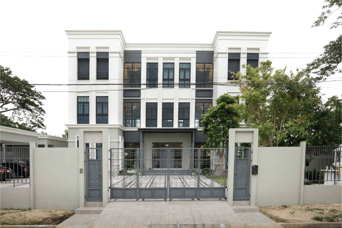 picture Luxury 3-Storey Riverside Home at Suan Eak Lek Park, Lam Luk Ka – Near Thupatemi Golf Course - 1/23