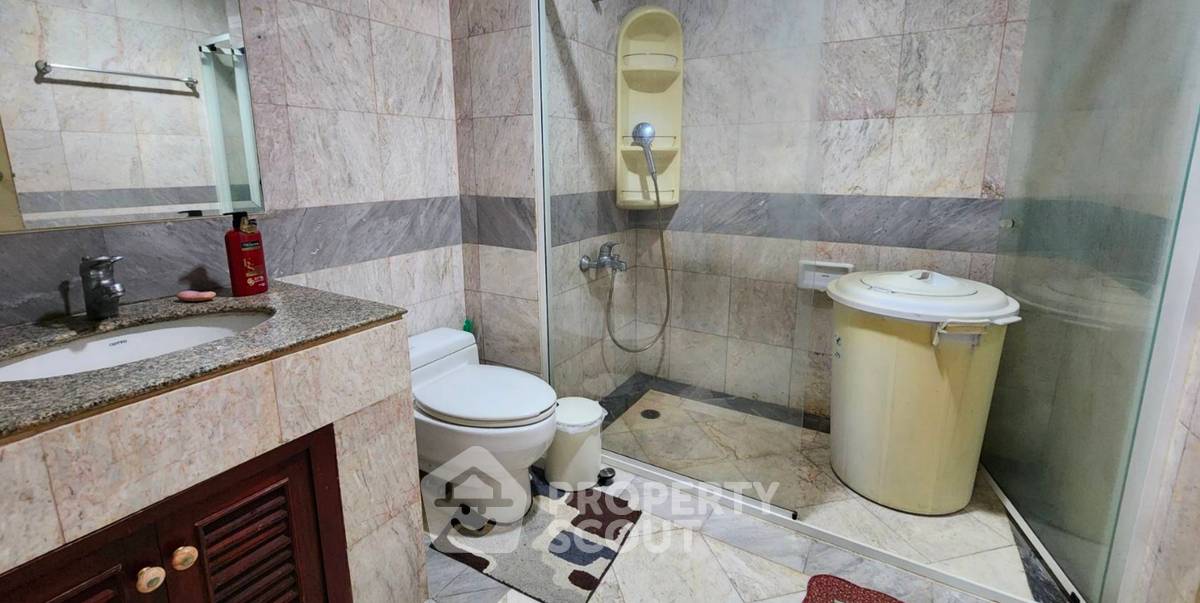 picture 1-BR Condo at Baan Ploenchit near BTS Nana (ID 2254761) - 2/8
