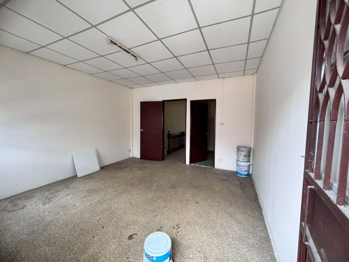 picture For sale: Phatthawan Village, Soi Chueamsamphan 17, 2-storey townhouse, Nong Chok 748 - 6/7