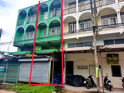 Shophouses for sale Wat Manorom School : อาคารพาณิชย์ 80 square meter Chonburi Si Racha Nong Kham for 1473000 THB
