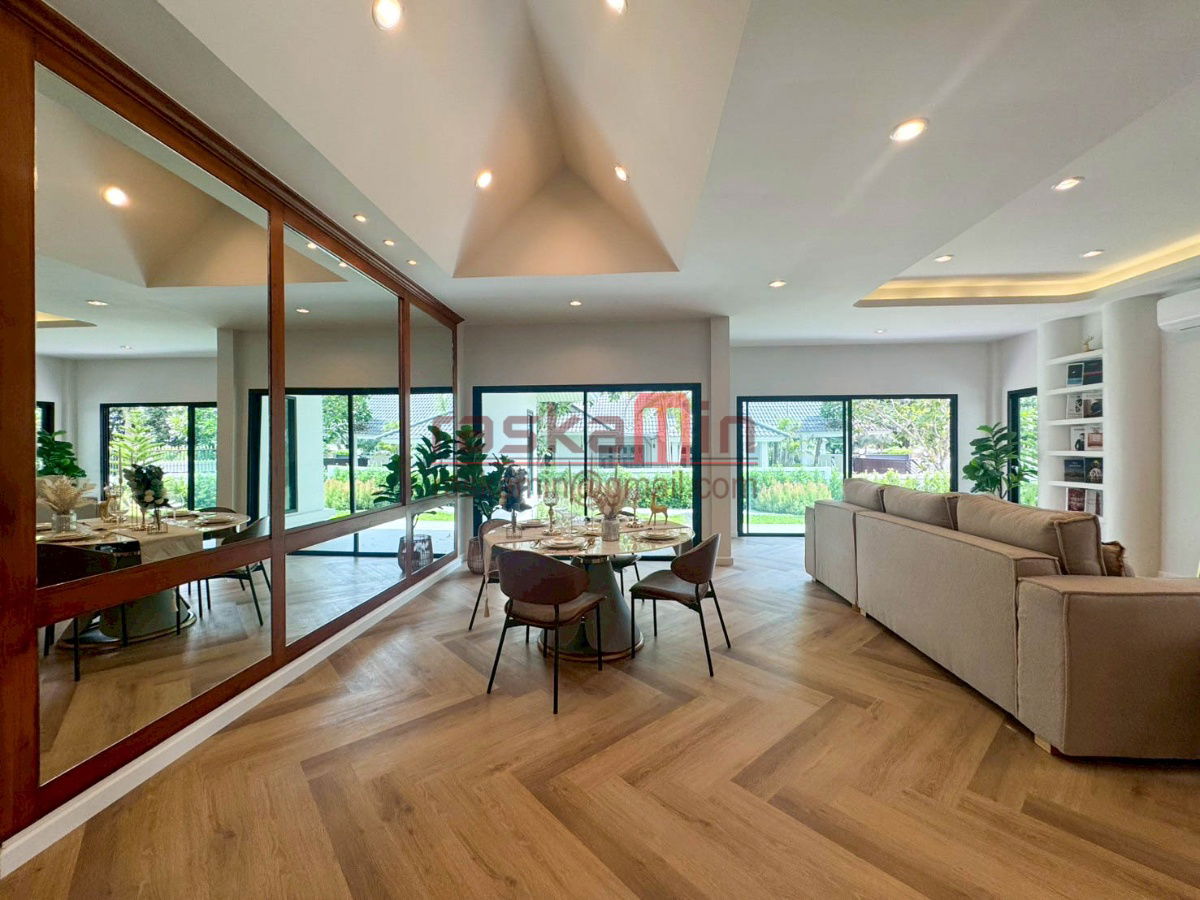 picture House for Sale with Spacious Living Area - 24/49