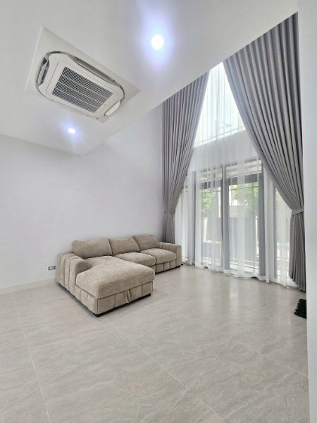 picture Luxury 3-Storey Townhome Corner unit for extra privacy – no opposite neighbors ✅Company registration allowed - 3/10