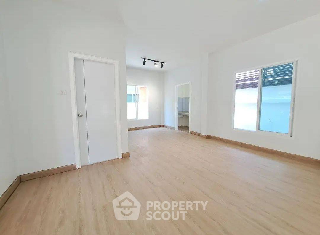 picture 3-BR House near MRT Yaek Tiwanon (ID 2165608) - 6/18