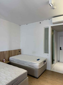 For rent: Triple Y, just a few steps to school, relax and chill, next to Samyan Mitrtown. Line ID: @951qfbfi