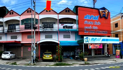 อาคารพาณิชย์ ชลบุรี : อาคารพาณิชย์ เนื้อที่ทั้งหมด 80 ตารางเมตร เลขที่ 30 โครงการศิลากร ตำบลพานทอง อำเภอพานทอง ชลบุรี ราคา 1,716,000 บาท