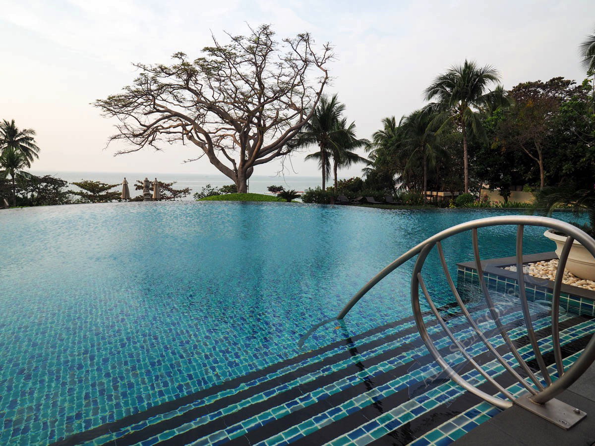 picture 2 Bedrooms Condominium @ The Cove - 13/31