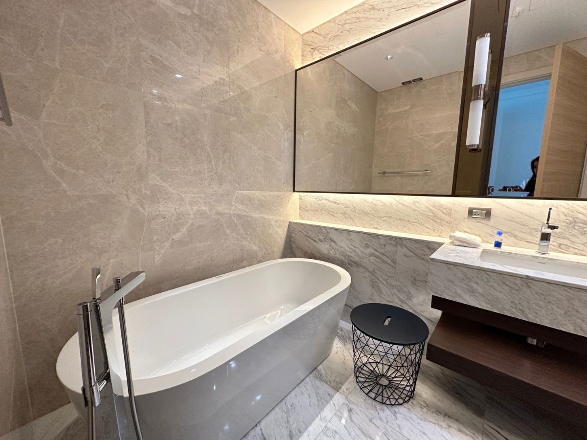 picture +++Urgent rent+++ Sindhorn Residence** 2 bedrooms, size 117 sq m. - 9/11