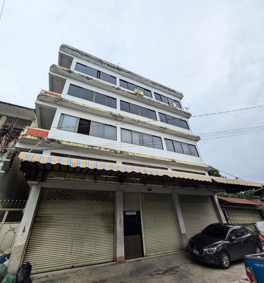 picture Factory warehouse office building for rent. Total large space of 960 sq.m. 5 floor. Location: Rama 2 Soi 33 - 8/8