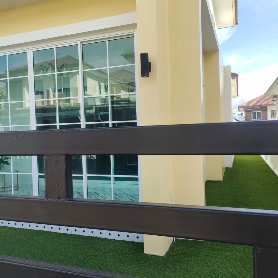 picture UK06-051 🏡 **Lake Valley House for rent, available to move in on October 4th!** 🌿 - Rent 30,000 baht/month  - 20/20