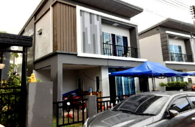 Twin houses for sale Chonburi : บ้านแฝด 140 square meter Chonburi Si Racha Surasak for 2700000 THB