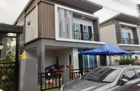 บ้านแฝด 140 square meter Chonburi Si Racha Surasak for 2700000 THB