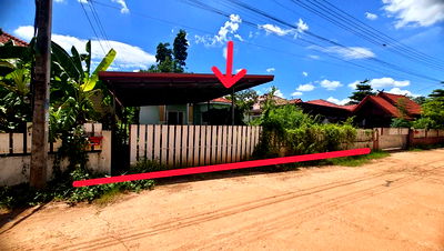 บ้านเดี่ยว สกลนคร : บ้านเดี่ยว เนื้อที่ทั้งหมด 400 ตารางเมตร 256 (ห่างถนน ทล.ชนบทสน.2029) ตำบลงิ้วด่อน อำเภอเมืองสกลนคร สกลนคร ราคา 1,955,000 บาท