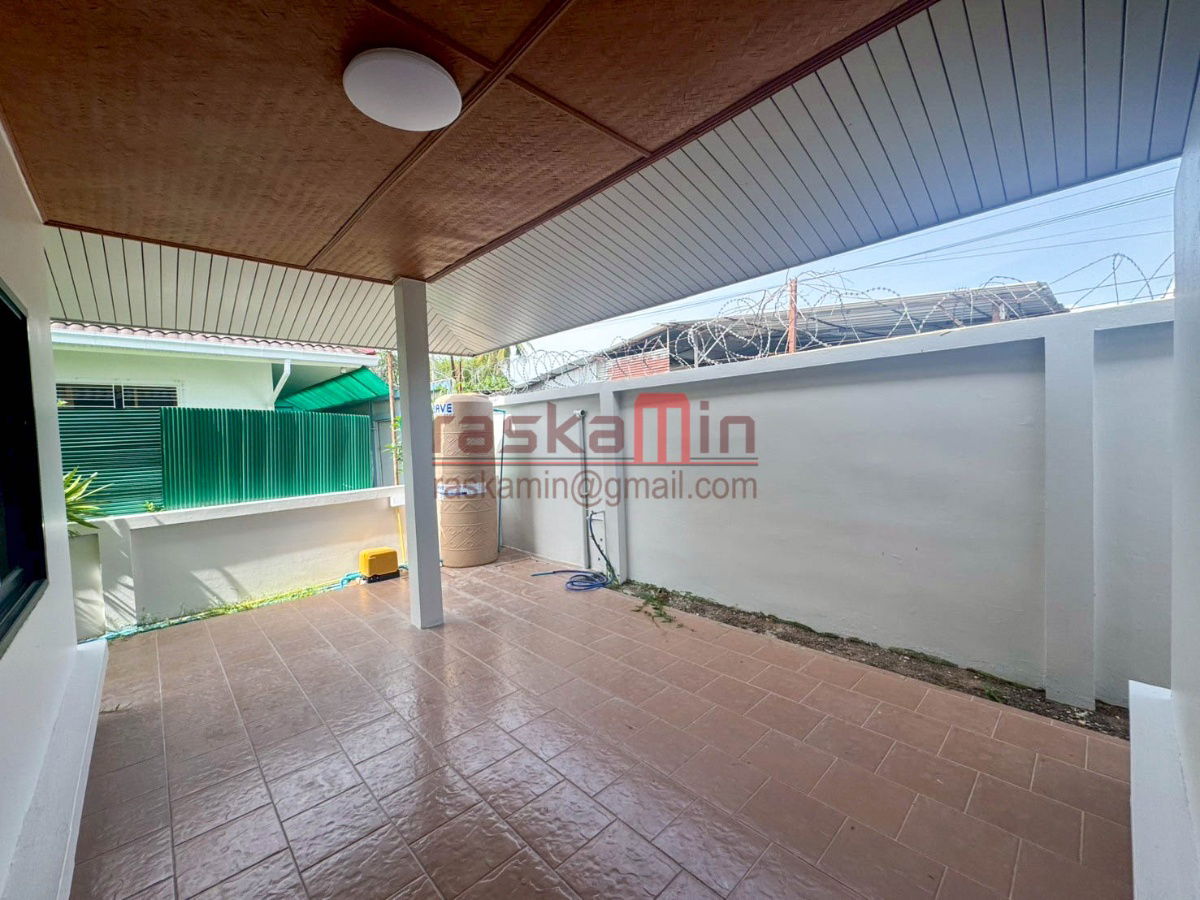 picture House for Sale with Spacious Living Area - 13/49