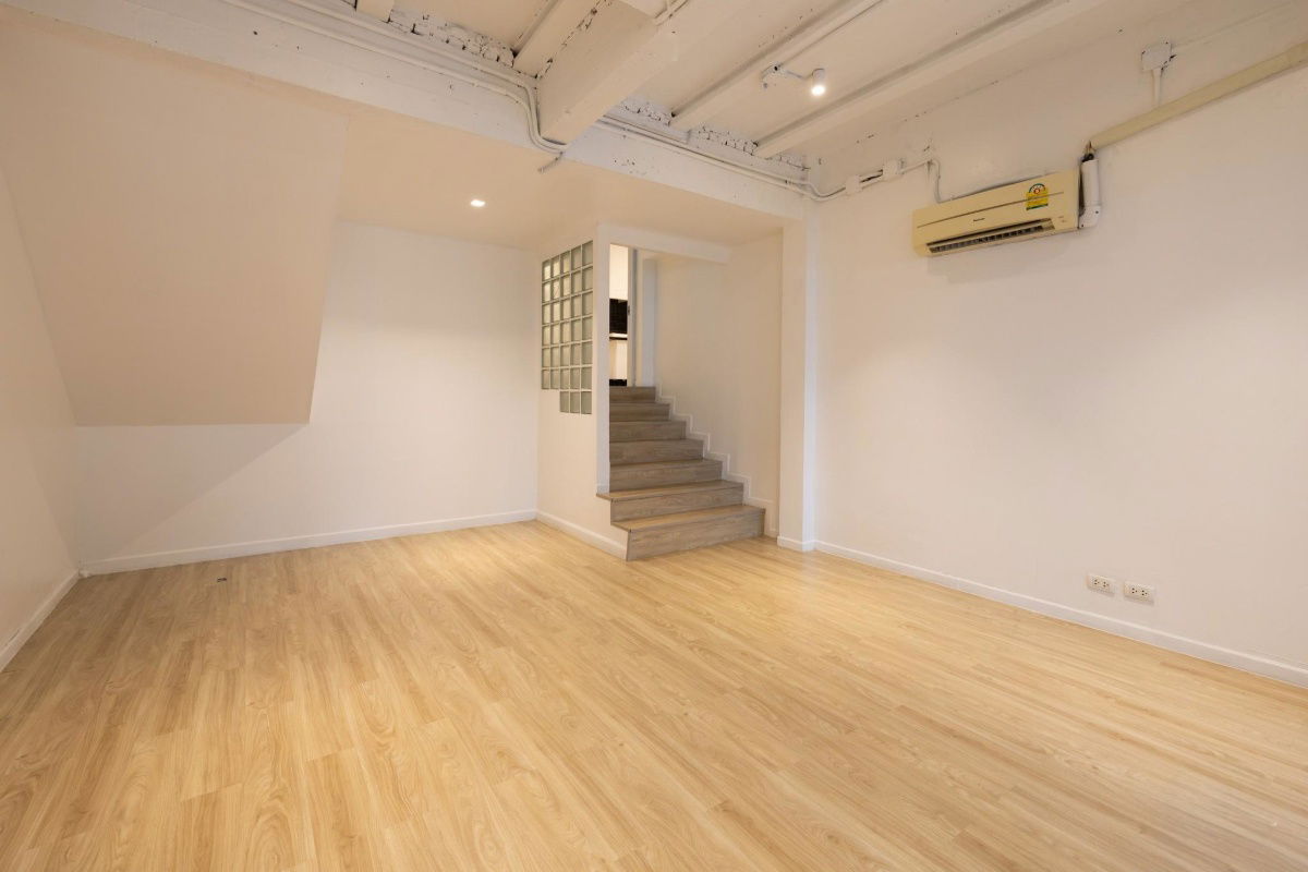picture LTH12956 – Townhouse Home Office for Rent at Sukhumvit 49/1 Size approx. 240 sqm. Land 30 sq.w. 7 rooms 4 baths Near BTS Phrom Phong ONLY 145K/month - 7/10
