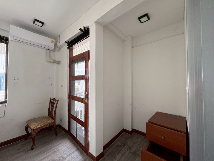 picture Home Office For Rent – 4-Story Building, Next to 7-Eleven, in the Heart of Town in Town, Lat Phrao 94 - 17/33
