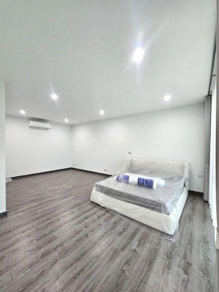 picture Luxury 3-Storey Townhome Corner unit for extra privacy – no opposite neighbors ✅Company registration allowed - 8/10