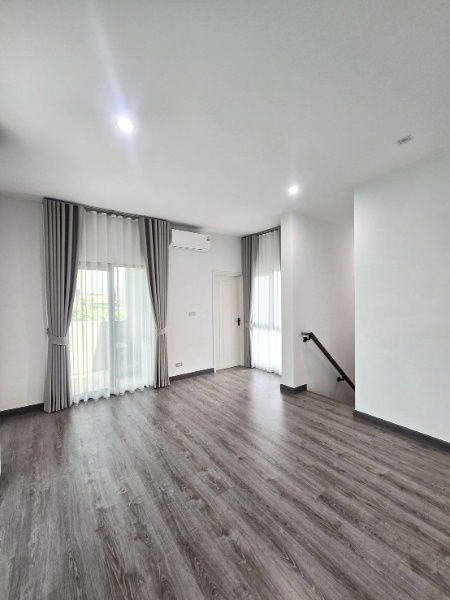 picture Luxury 3-Storey Townhome Corner unit for extra privacy – no opposite neighbors ✅Company registration allowed - 10/10