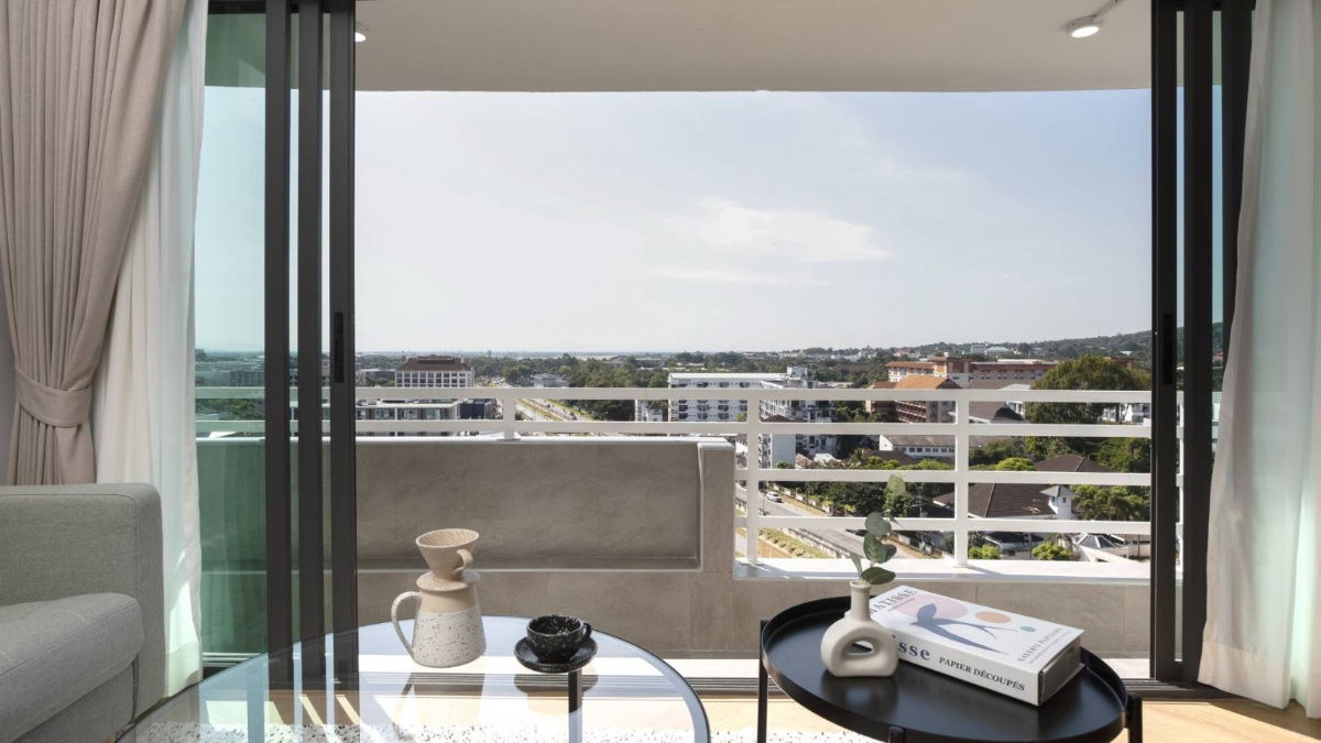 picture For rent: PENTHOUSE CONDO, large room in the heart of Nimman, offering the feeling of living in a private home RW006801 - 6/11
